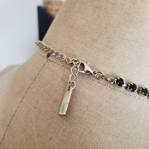 Jewelmint Statement Piece Bib Necklace with Box - Picture 4 of 4